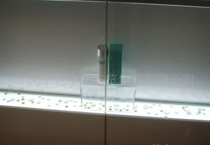 展柜批發(fā)零售一站式采購(gòu)指南 廠家直銷價(jià)格、貨架選擇與化妝品展架搭配技巧