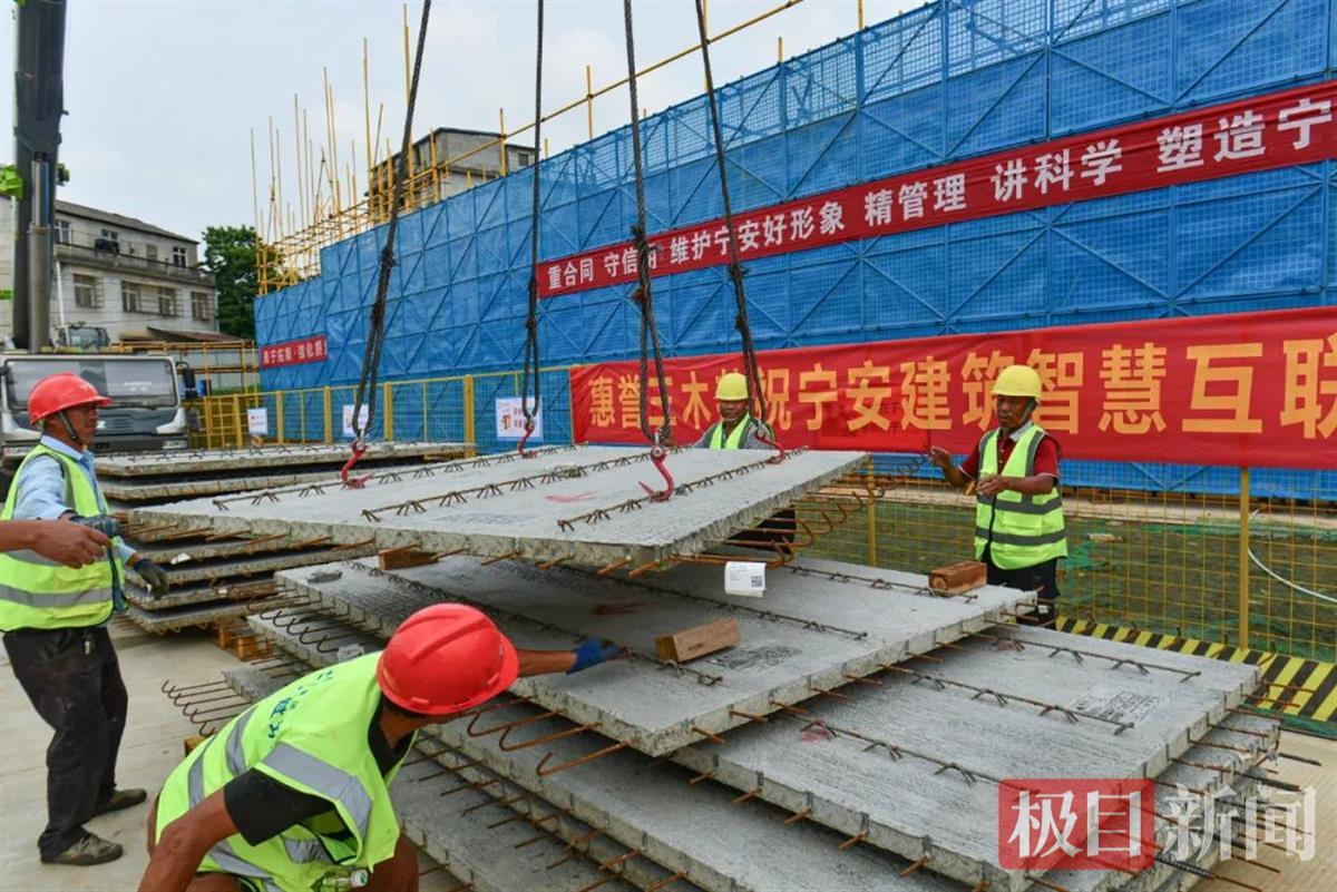 “蓋房子就像搭積木”!咸寧首個裝配式建筑項目完成首吊安裝